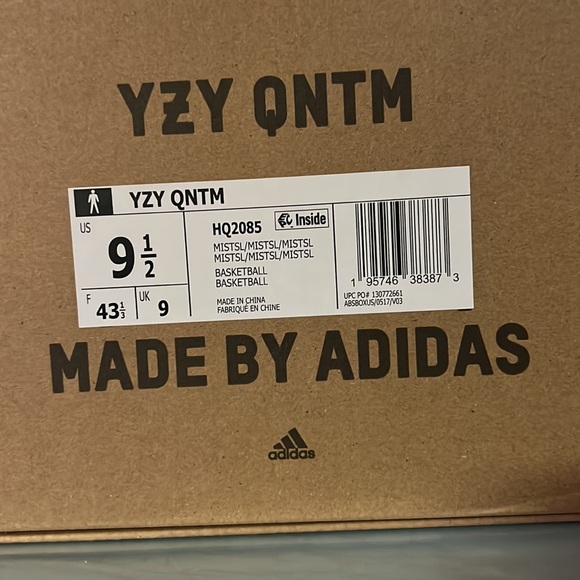 YEEZY. Just dropped !! QNTM !!! One-of-a-kind - Picture 3 of 14